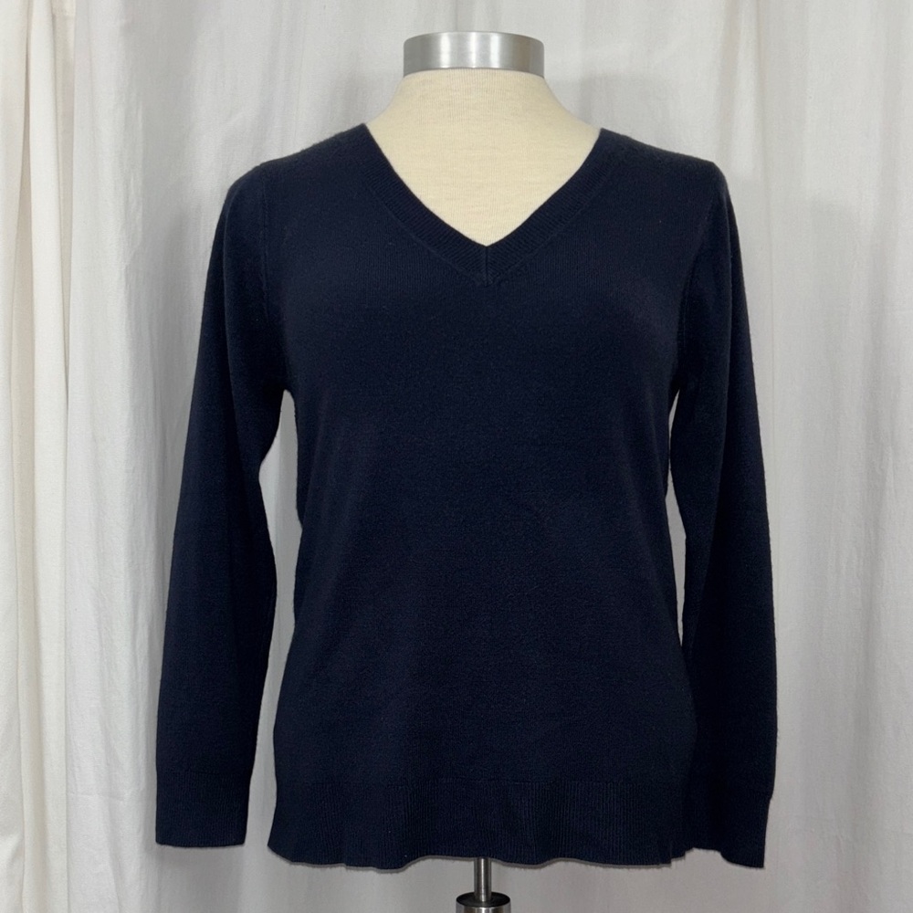 Croft & barrow navy blue v-neck sweater